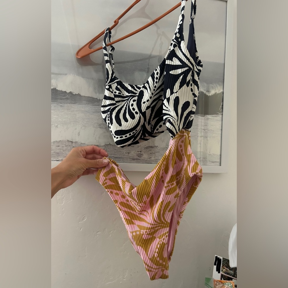 RIPCURL CUTOUT SEXY SWIMSUIT - Picture 4 of 5